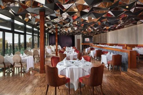 Sheraton İstanbul Ataköy Hotel içindeki The Vox One ana salonu